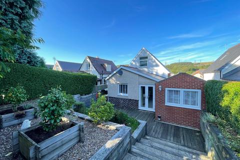 3 bedroom detached house for sale, Smithy Moor Avenue, Stocksbridge, S36