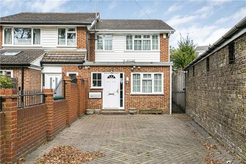 4 bedroom semi-detached house for sale, Leacroft Close, Staines-upon-Thames, Surrey, TW18