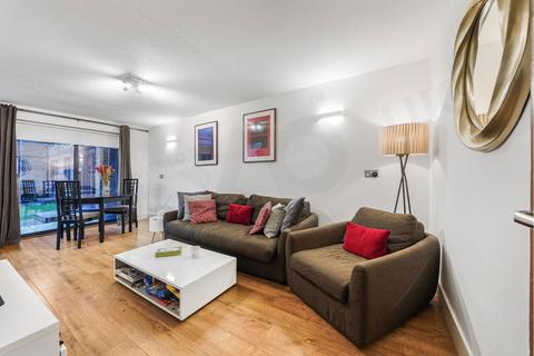 2 bedroom flat for sale, Deanery Close, London N2