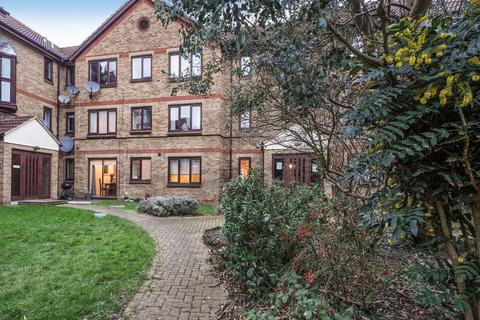 2 bedroom flat for sale, Deanery Close, London N2