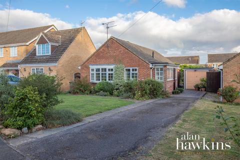 2 bedroom detached bungalow for sale, Kingsley Avenue, Royal Wootton Bassett SN4 8