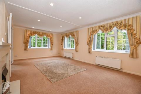 3 bedroom retirement property for sale, Pinewood Park, Berkshire RG40