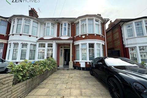 3 bedroom end of terrace house for sale, London N13