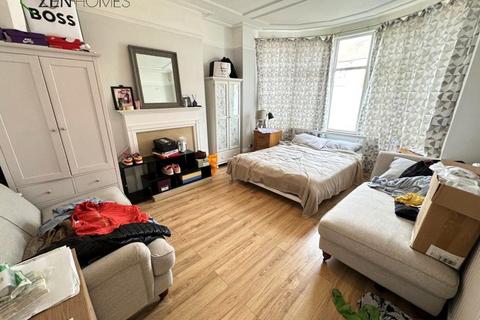 3 bedroom end of terrace house for sale, London N13