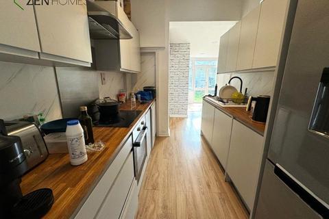 3 bedroom end of terrace house for sale, London N13