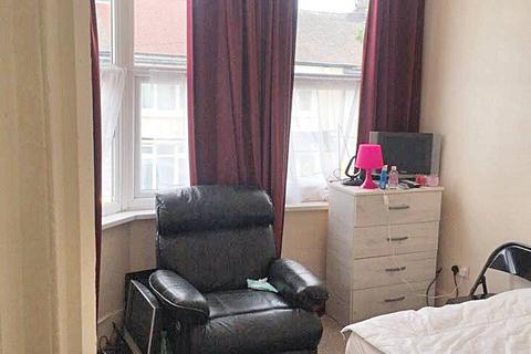 1 bedroom in a house share to rent, Rainham Road South, Dagenham RM10