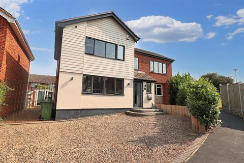 4 bedroom detached house for sale, Kevington Drive, Oulton Broad