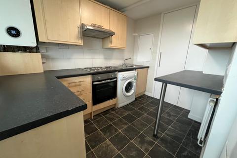 2 bedroom ground floor flat to rent, Pennywell Gardens, Edinburgh EH4