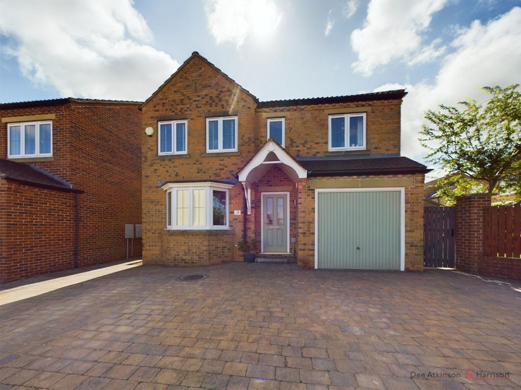 4 Bedroom Detached House   For Sale