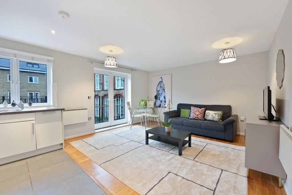 Voltaire Buildings, London, SW18 2 bed flat for sale £535,000