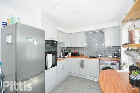 2 bedroom flat to rent, Lind Street Ryde PO33