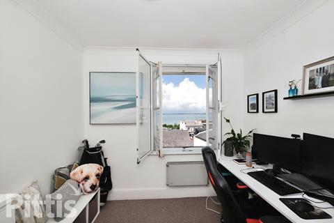 2 bedroom flat to rent, Lind Street Ryde PO33