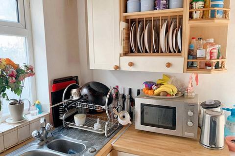 1 bedroom in a flat share to rent, Spring Grove Road, Hounslow TW3