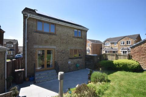 4 bedroom detached house for sale, Pinebury Drive, Bradford BD13