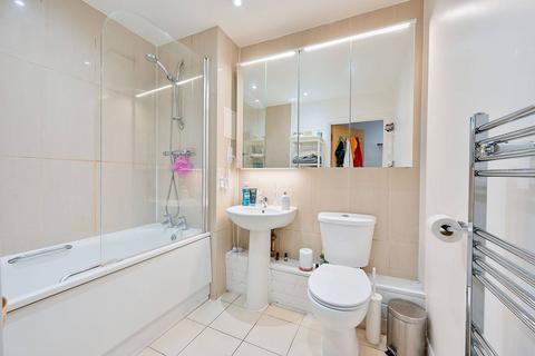 2 bedroom flat for sale, Great West Quarter, Brentford, TW8