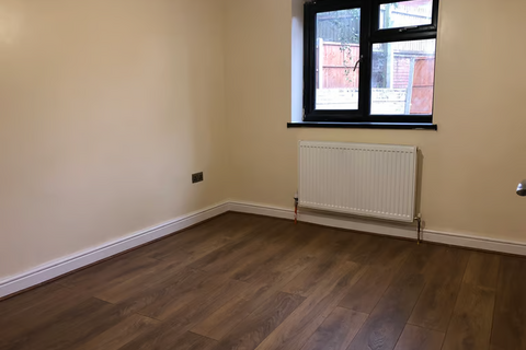 1 bedroom in a house share to rent, Main Road, Romford RM2