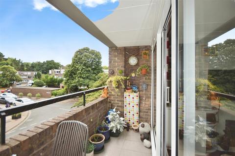 2 bedroom flat for sale, Romulus Court, Justin Close, Brentford