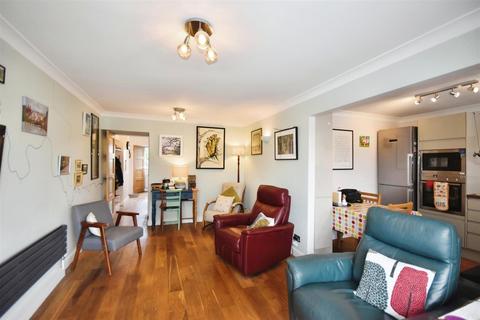 2 bedroom flat for sale, Romulus Court, Justin Close, Brentford