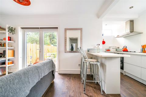 Flat A, 17 Marriott Road, Barnet, EN5 4NJ