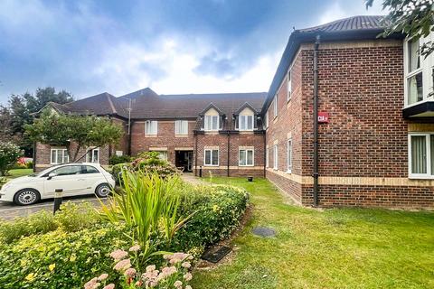 2 bedroom flat for sale, Home Mead, Denmead,