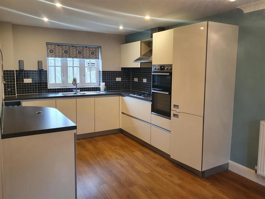 Vigor Close, East Malling, ME19 6FS 3 bed detached house to rent £