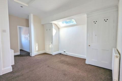 2 bedroom flat to rent, Penthouse Apartment, Cambridge Road, Southport, Merseyside, PR9