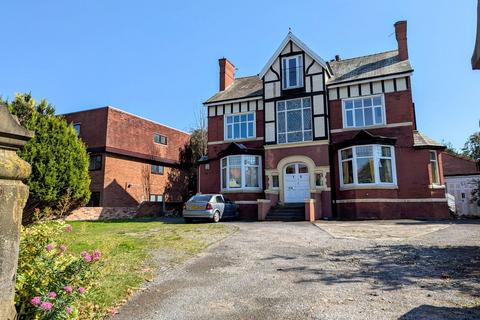 2 bedroom flat to rent, Penthouse Apartment, Cambridge Road, Southport, Merseyside, PR9