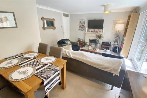 2 bedroom flat for sale, Wake Green Park, Birmingham B13