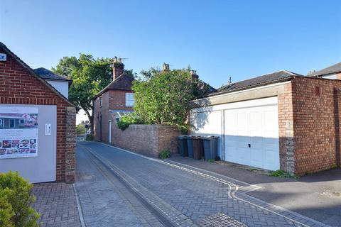 3 bedroom end of terrace house for sale, High Street, Tenterden