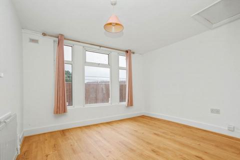 2 bedroom flat to rent, Well Street, London