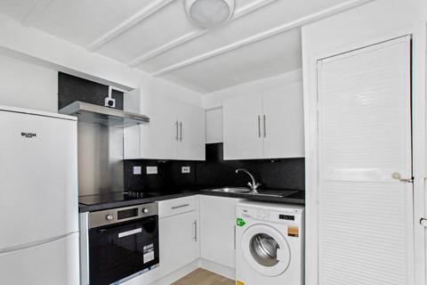 2 bedroom flat to rent, Well Street, London