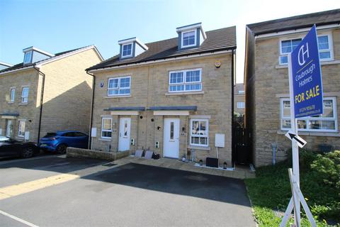 4 bedroom semi-detached house for sale, Rambling Walk, Bradford BD14