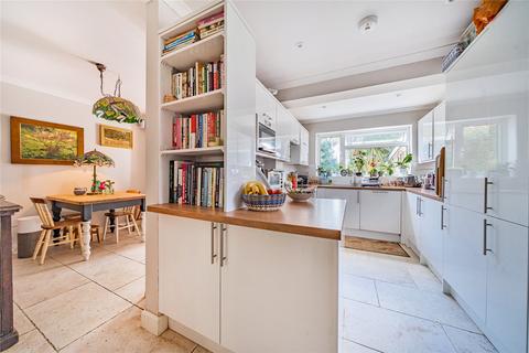 13 Aspen Close, Guildford, GU4 7BG