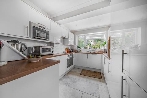 13 Aspen Close, Guildford, GU4 7BG