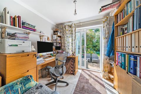 13 Aspen Close, Guildford, GU4 7BG