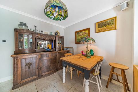 13 Aspen Close, Guildford, GU4 7BG