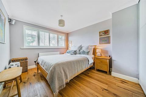 13 Aspen Close, Guildford, GU4 7BG