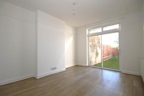 3 bedroom terraced house to rent, Martin Way, London