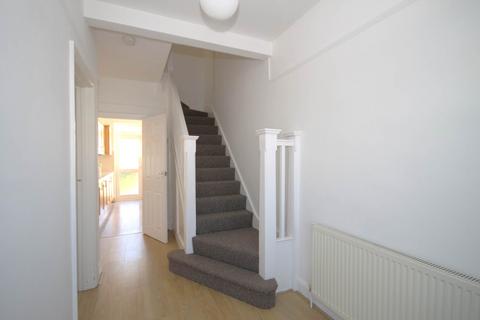 3 bedroom terraced house to rent, Martin Way, London