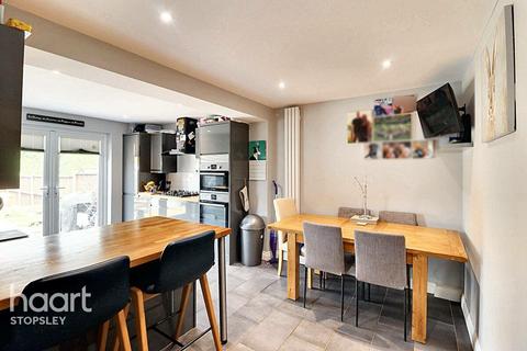 9 Wandon Close, Luton, LU2 8DX