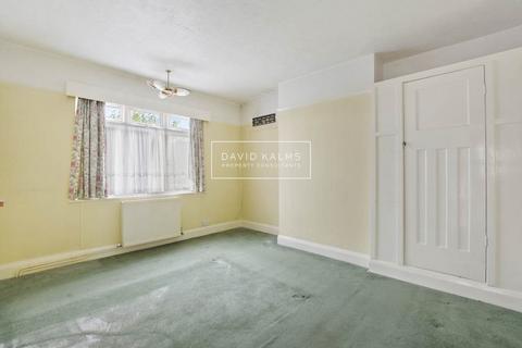 131 Amberley Road, Enfield, EN1 2RB