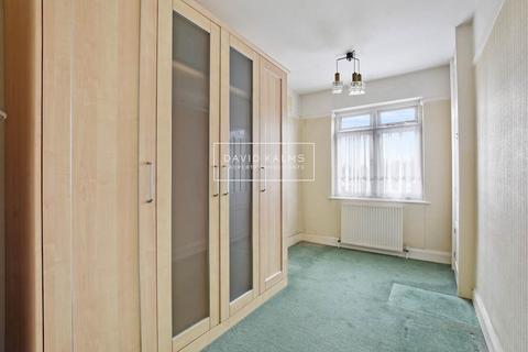 131 Amberley Road, Enfield, EN1 2RB