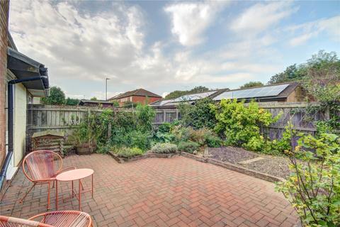 3 bedroom semi-detached house to rent, Stretton Way, Backworth, Newcastle Upon Tyne, NE27