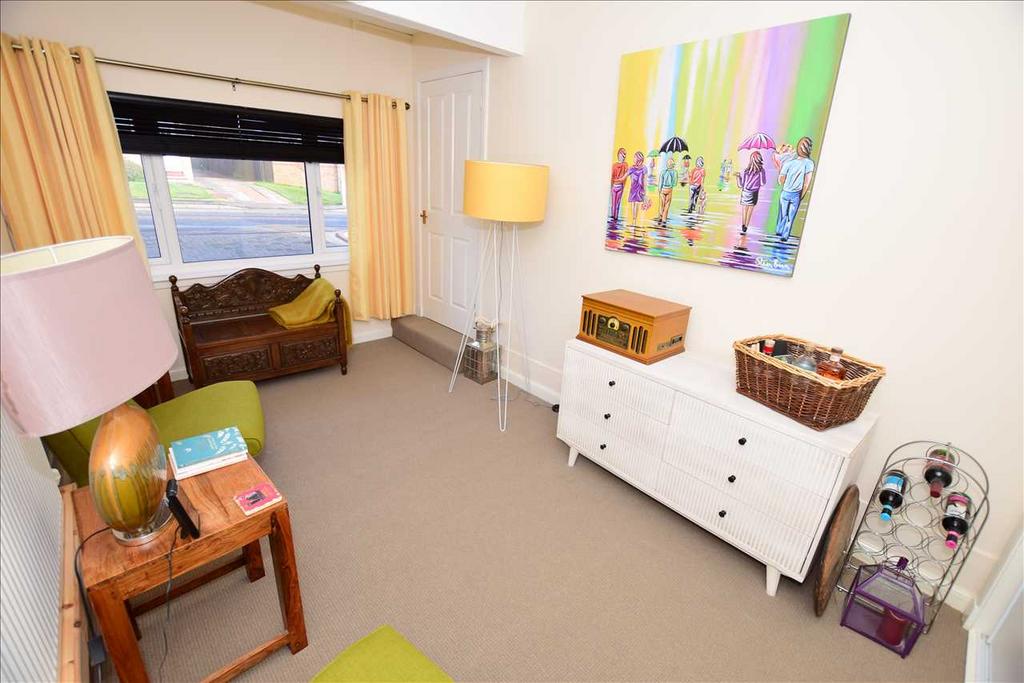 Bed 5/2nd Lounge
