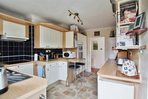 2 bedroom detached bungalow for sale, Vine Close, Sarisbury Green, Southampton