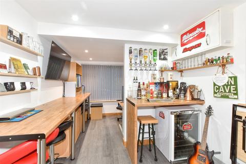 25 Avondale Road, Capel Le Ferne, Folkestone, CT18 7LJ
