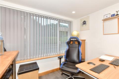 25 Avondale Road, Capel Le Ferne, Folkestone, CT18 7LJ