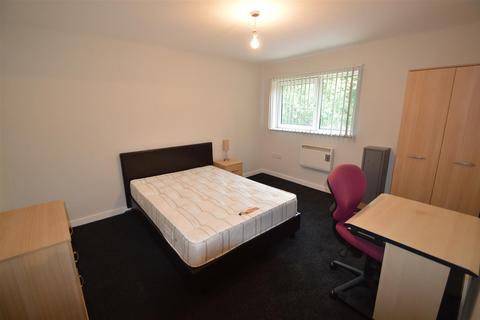 2 bedroom flat to rent, Bishops Corner, Hulme M15