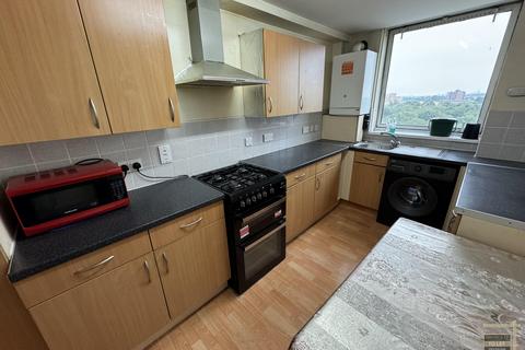 2 bedroom flat to rent, Broomcroft Avenue, NORTHOLT UB5