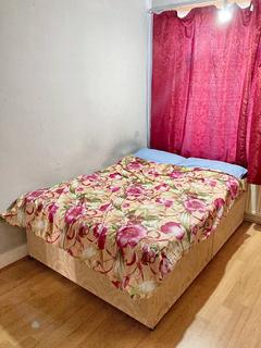 1 bedroom in a house share to rent, Eton Road, Ilford IG1